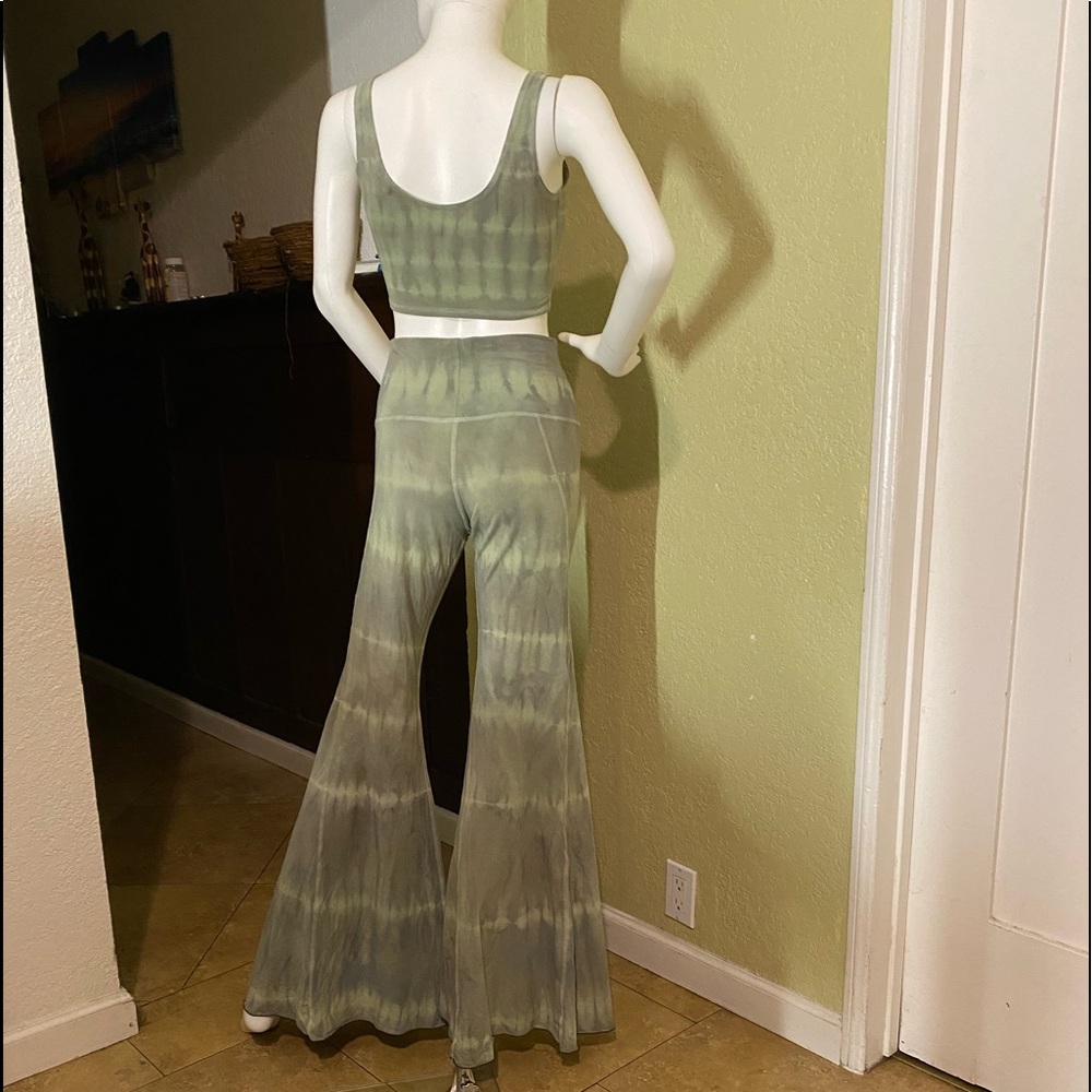 2 pieces bell bottom and top inseam 34 inches - Picture 6 of 12
